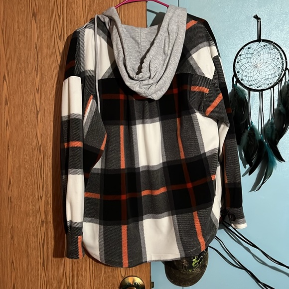 Women’s Shacket - Picture 2 of 3